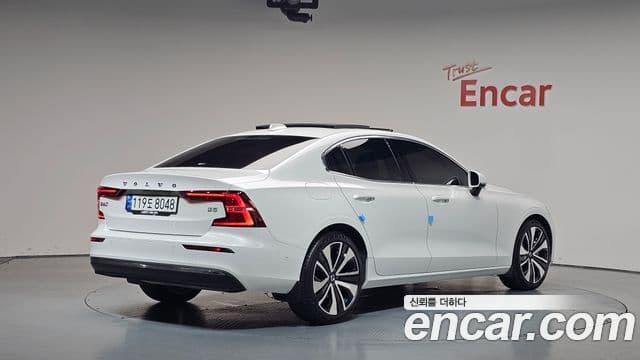 Volvo S60 2023 — Photo 21/36