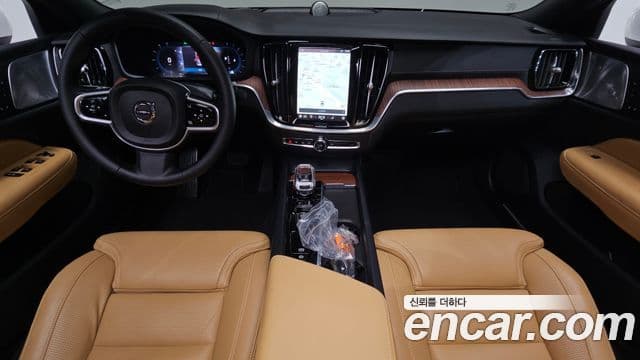 Volvo S60 2023 — Photo 6/36