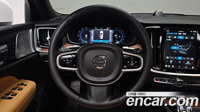 Volvo S60 2023 — Photo 9/36