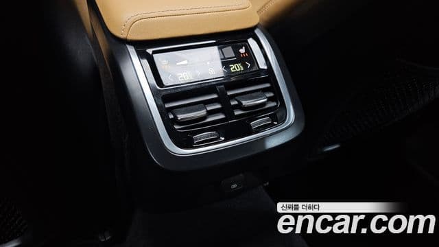 Volvo S60 2023 — Photo 31/36