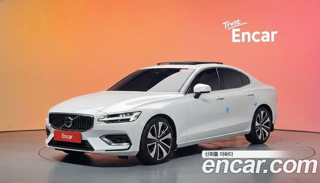 Volvo S60 2023 — Photo 29/36