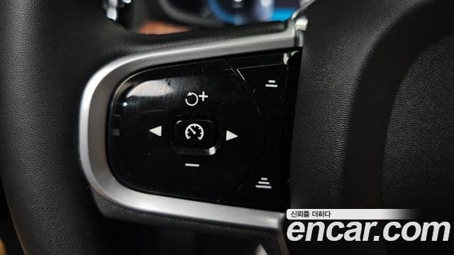 Volvo S60 2023 — Photo 33/36