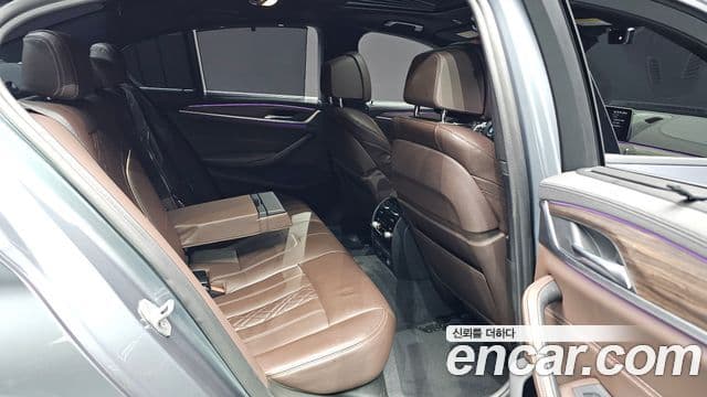 BMW 5 Series 2019 — ფოტო 10/20