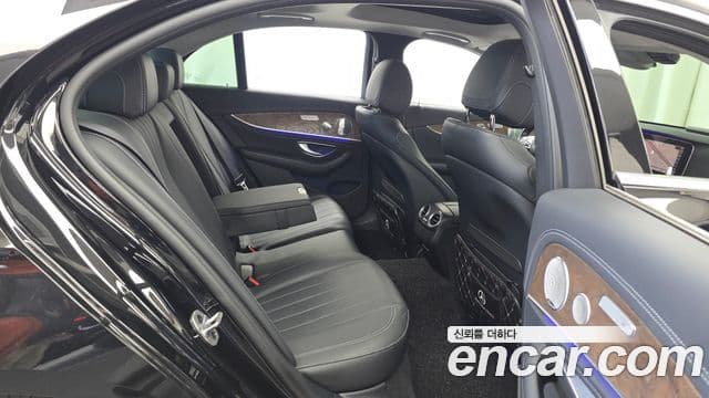 Mercedes-Benz E-Class 2019 — Şəkil 12/20