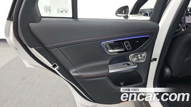 Mercedes-Benz GLC-Class 2025 — Photo 30/35