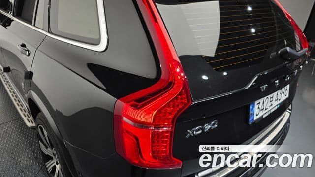 Volvo XC90 2022 — Photo 33/37