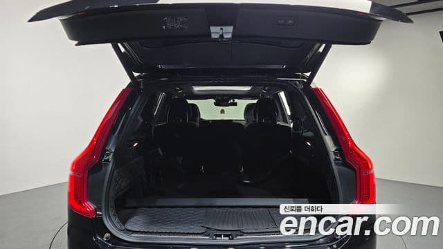 Volvo XC90 2022 — Photo 10/37