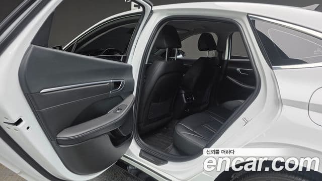 Hyundai Sonata 2022 — ფოტო 17/20