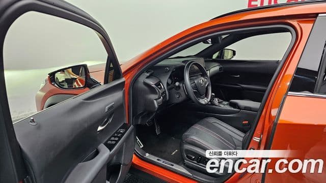 Lexus UX250h 2023 — Şəkil 10/20
