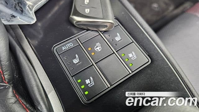 Lexus UX250h 2023 — Photo 11/30