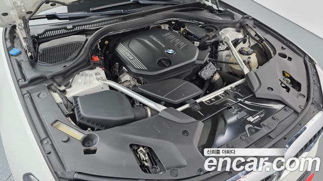 BMW 5 Series 2019 — Photo 13/20