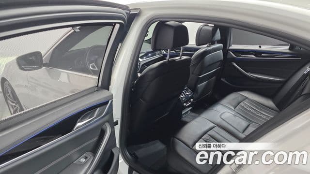 BMW 5 Series 2019 — Photo 16/20