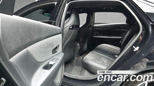 Hyundai The New Avante Hybrid 2021 — Photo 29/30