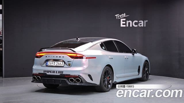 Kia Stinger 2022 — ფოტო 2/20