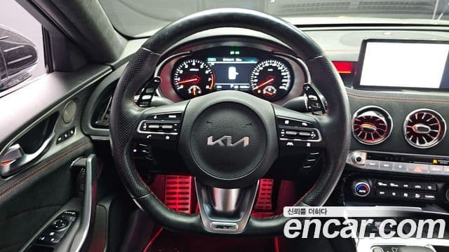 Kia Stinger 2022 — ფოტო 12/20