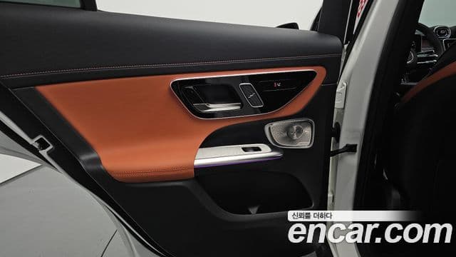 Mercedes-Benz GLC-Class 2025 — Photo 9/35