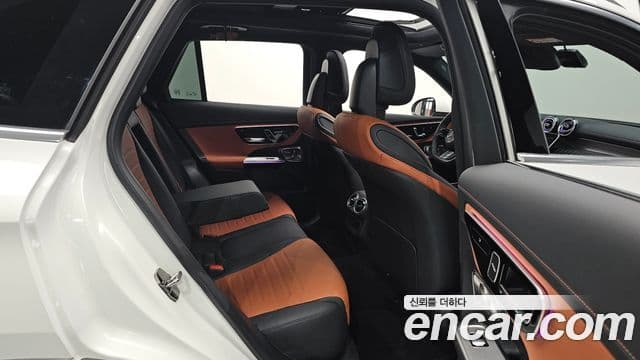 Mercedes-Benz GLC-Class 2025 — Photo 25/35