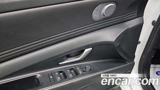 Hyundai The New Avante Hybrid 2020 — Photo 1/20
