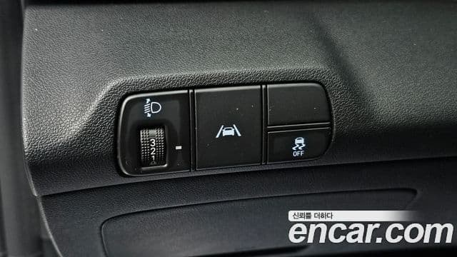 Hyundai The New Avante Hybrid 2020 — Photo 7/20