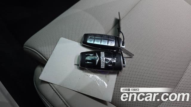 Genesis GV70 2023 — Şəkil 18/20