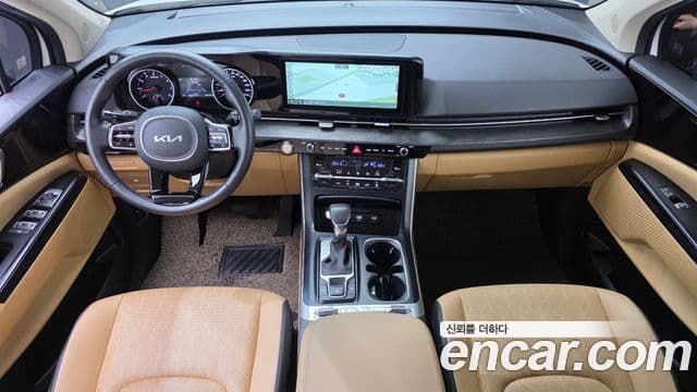 Kia Carnival 2023 — ფოტო 7/20