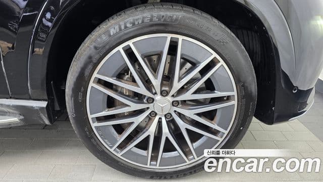 Mercedes-Benz GLE-Class 2025 — Photo 26/34