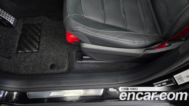 Mercedes-Benz GLE-Class 2025 — Photo 28/34