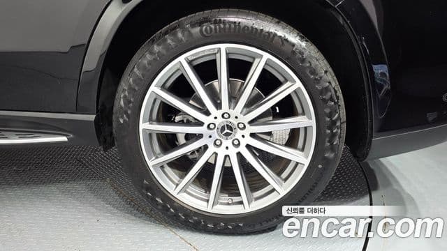 Mercedes-Benz GLS-Class 2025 — Photo 31/37