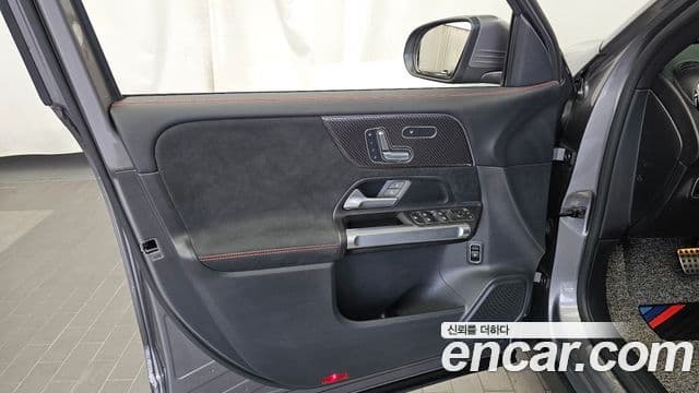 Mercedes-Benz GLB-Class 2025 — Photo 26/30