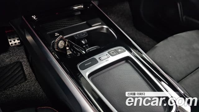 Mercedes-Benz GLB-Class 2025 — Photo 15/30