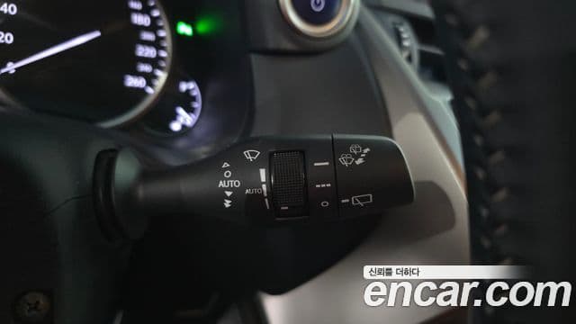 Lexus NX300h 2019 — Photo 14/35
