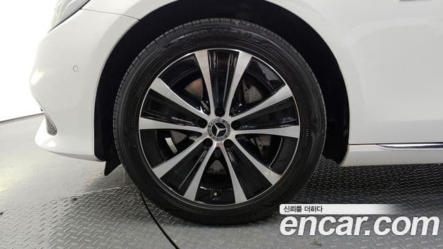 Mercedes-Benz E-Class 2019 — ფოტო 5/20