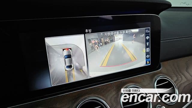 Mercedes-Benz E-Class 2019 — ფოტო 15/20