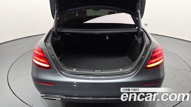 Mercedes-Benz E-Class 2020 — фото 20 из 20