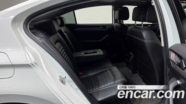 Volkswagen Passat GT 2021 — Şəkil 12/20