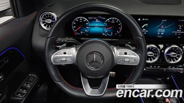 Mercedes-Benz GLA-Class 2020 — Şəkil 13/20