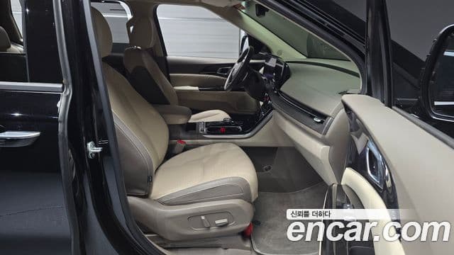 Kia Carnival 2023 — ფოტო 11/20