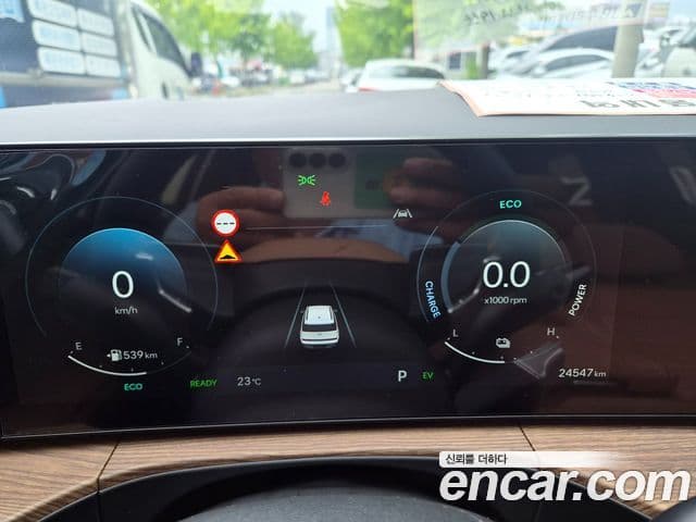 Hyundai Santa Fe 2023 — ფოტო 6/19