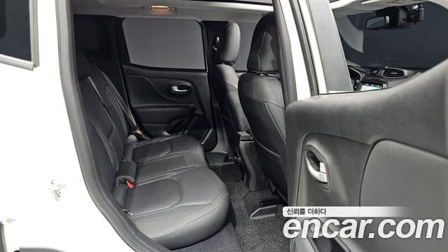 Jeep Renegade 2023 — Şəkil 12/20