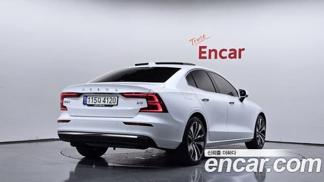 Volvo S60 2023 — Şəkil 2/20