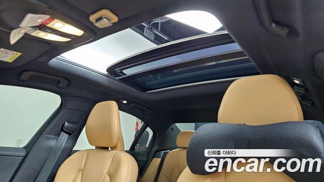 Volvo S60 2023 — ფოტო 18/20