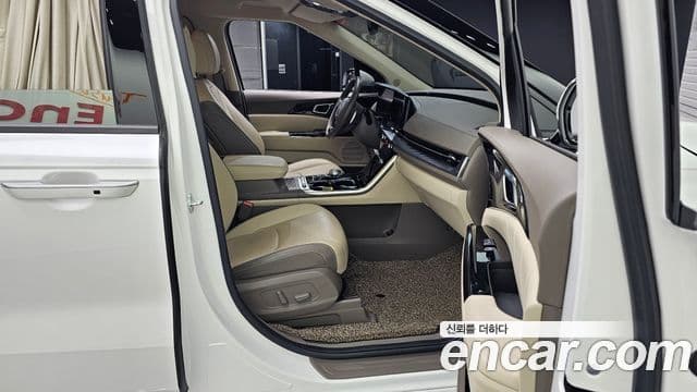 Kia Carnival 2021 — ფოტო 11/20
