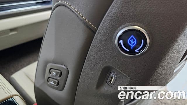 Kia Carnival 2021 — ფოტო 17/20