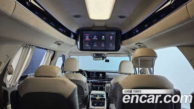 Kia Carnival 2021 — ფოტო 19/20