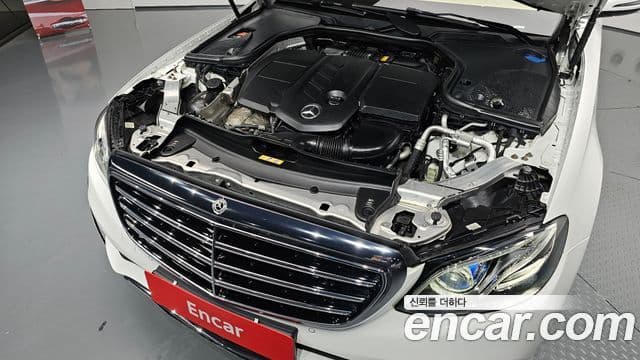 Mercedes-Benz E-Class 2019 — ფოტო 6/20