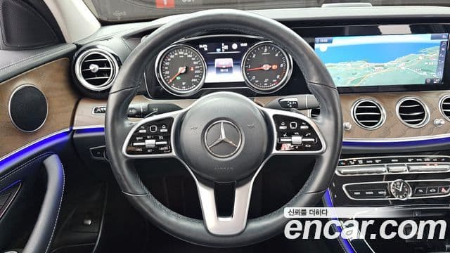 Mercedes-Benz E-Class 2019 — ფოტო 13/20