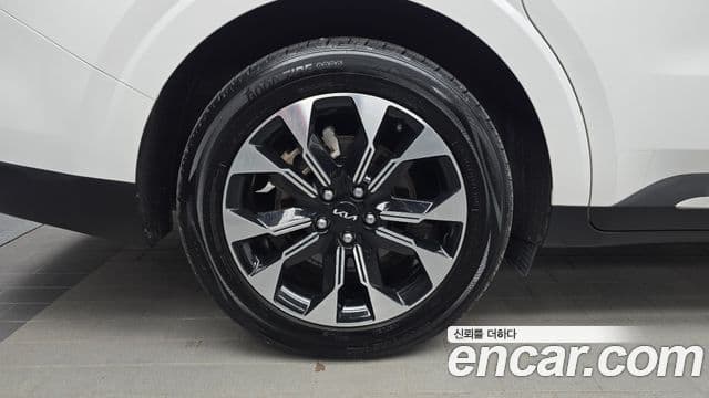 Kia Carnival 2022 — ფოტო 5/20