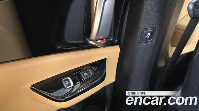 Kia Carnival 2022 — ფოტო 19/20
