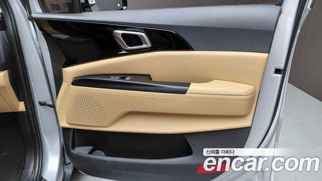 Kia Carnival 2021 — Photo 25/29