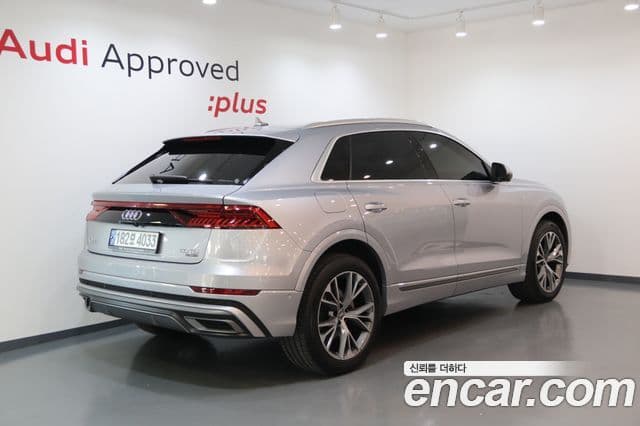 Audi Q7 2021 — ფოტო 1/20